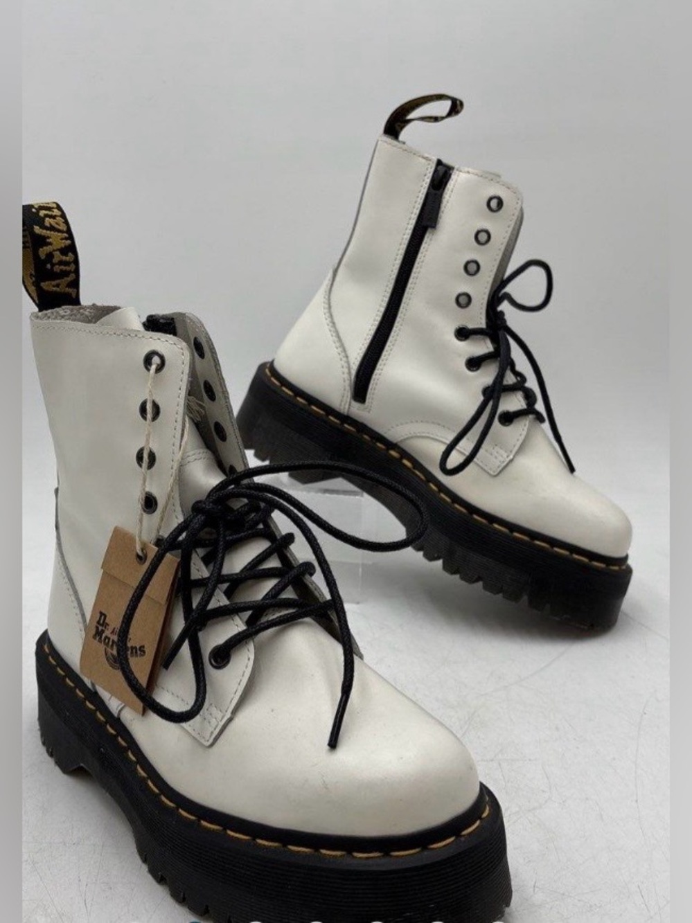 DR. MARTENS JADON BOOT SMOOTH
LEATHER PLATFORMS IN WHITE SMOOTH LEATHER MSRP$230